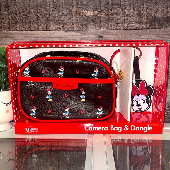 ❤️NEW!!!❤️ Minnie Mouse Camera Bag & Dangle. Excellent gift for any ages. - Picture 1 of 5